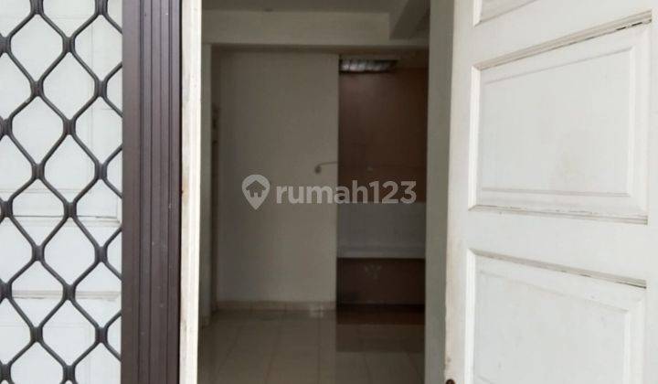 Rumah Semanan SHM hadap Selatan, Butuh Renovasi 2