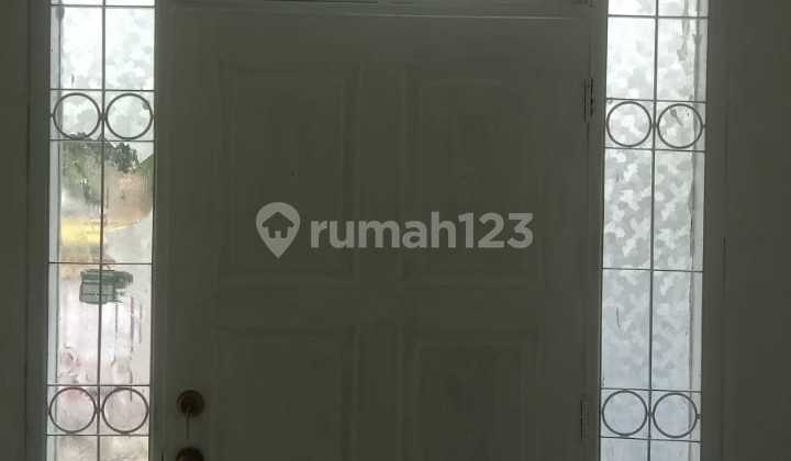 Jual Cepat Rumah Siap Huni di Depan Taman 2.3 M Nego 2