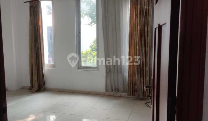 Rumah Di Kartini Hadap Timur 4 Lantai Harga 3.85 M  2