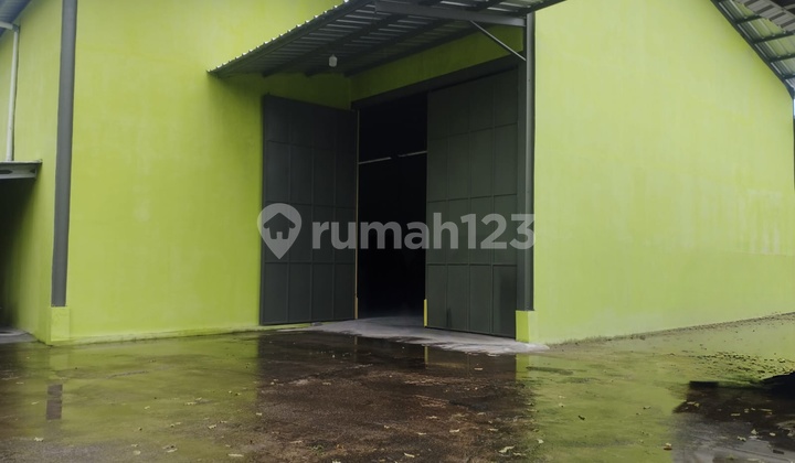 Warehouse in Tigaraksa 1400.0 M² Unfurnished SHM