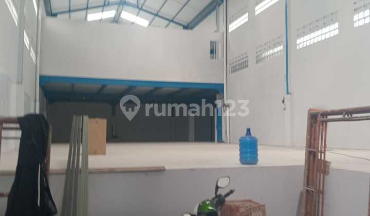 Gudang Baru di Kapuk Kamal Jakarta Barat 500 M, 3 Lantai Ada Lift Barang