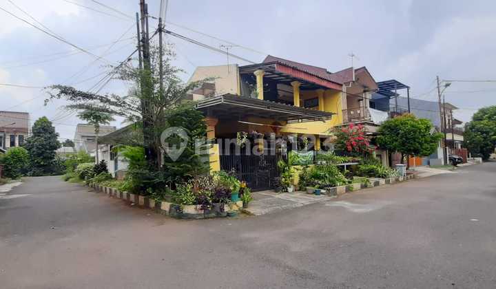 Nice House with Certificate in Duren Sawit, Strategic Position in Front of the Park.