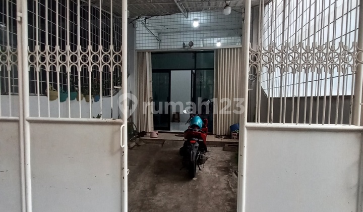 For Quick Sale: Shop House on Gajah Mada Street, Opposite Glodok Harco, City Center 2