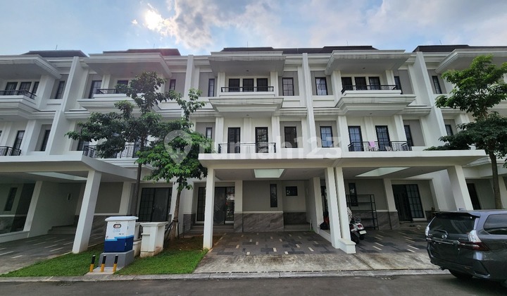 Rumah Alam Sutera Cluster Sutera Winona 3 Lantai Depan Taman Hadap Selatan