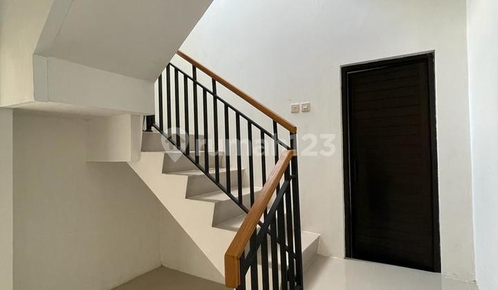 Dekat Kampus Uii, Rumah Mewah Termurah 7