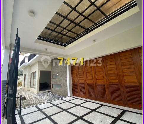 Hook depan Masjid, Rumah Mewah Jl Kaliurang 2