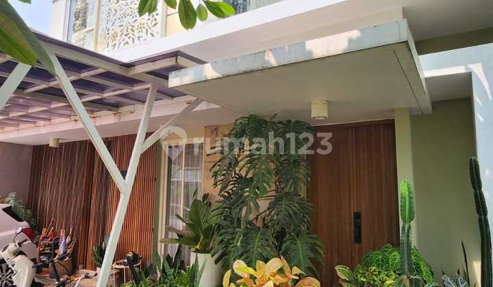 Kaliurang House, Yogyakarta in the Green Hills North UGM housing complex