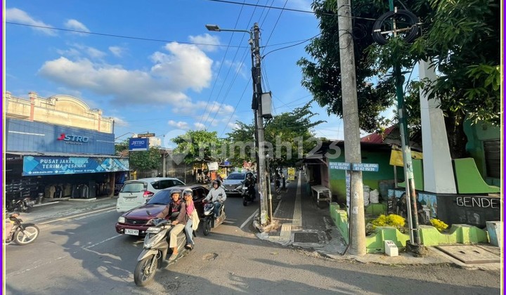 Pinggir Jalan Area Timoho Jogja HOOk 2