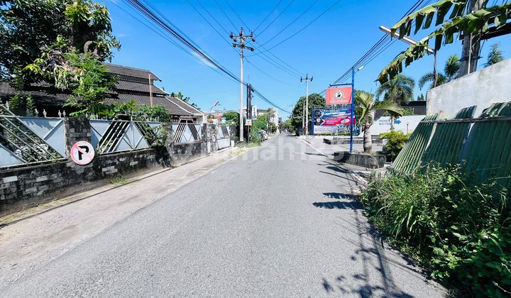 Land on the side of Pandeansari Sawitsari Road, Condong Catur, Sleman