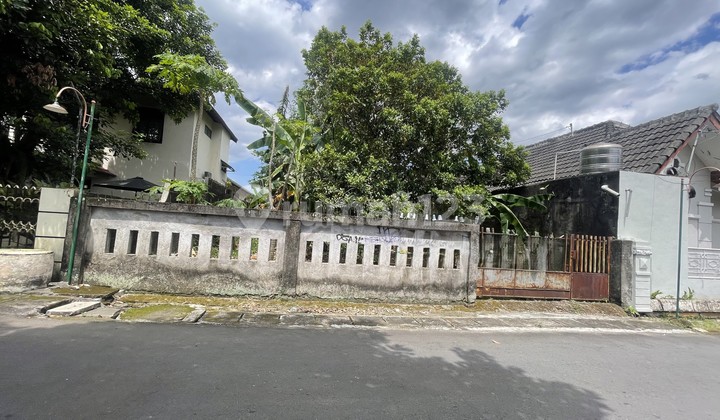 Bu Tanah, SHM di Manukan Condong Catur