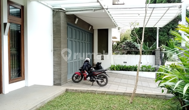 Sewa Rumah Bagus 2 Lantai SHM di setraduta pasteur  1