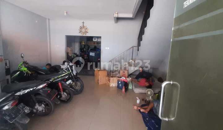 DISEWAKAN RUKO DEPAN JALAN RAYA RAMAI DI ARANA HARAPAN INDAH BEKASI 2