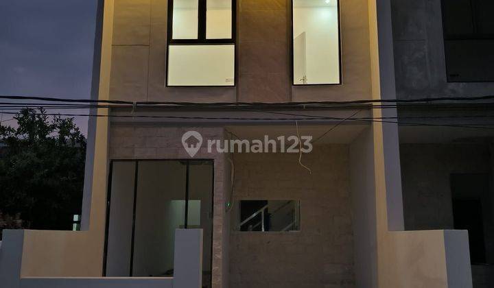 DIJUAL RUMAH 2 LANTAI DARMO 2