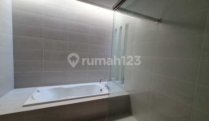 For Sale Greenlake House Ready to Live In Well-Maintained Modern 2