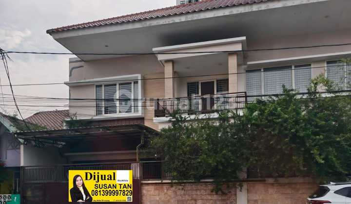 Dijual Rumah Babatan Pratama 2 Lantai Jalan Boulevard Furnish