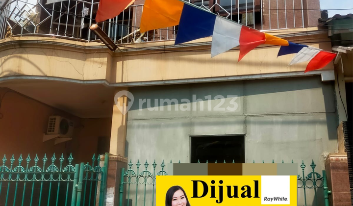 For Sale, Darmo Permai Selatan Intersection House, Surabaya, Move-In Ready.