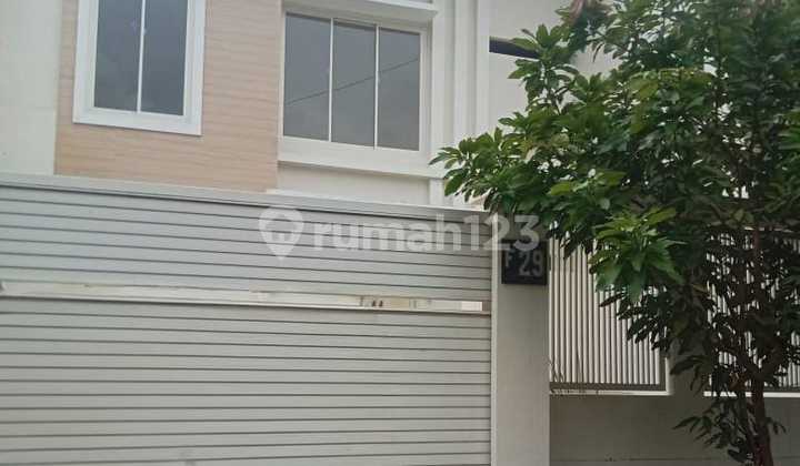 New Minimalist Model Twin Road House in Graha Sampurna