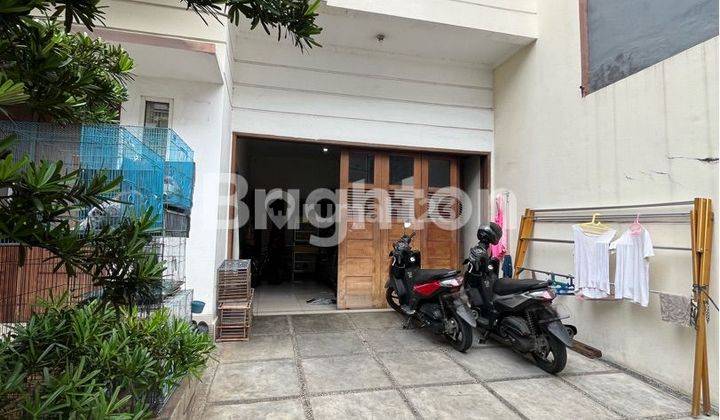 RUMAH JELAMBAR SIAP HUNI 8 x 22.5 ROW JALAN 2 MOBIL 2