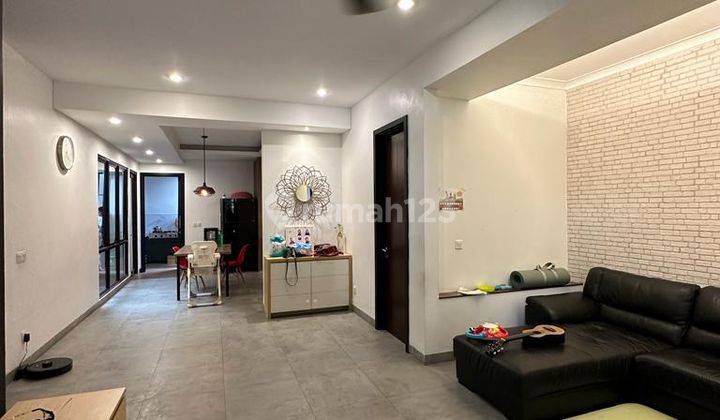 Rumah 2 Lantai Sudah Renovasi Furnished di Bsd Avani, Tangerang 1