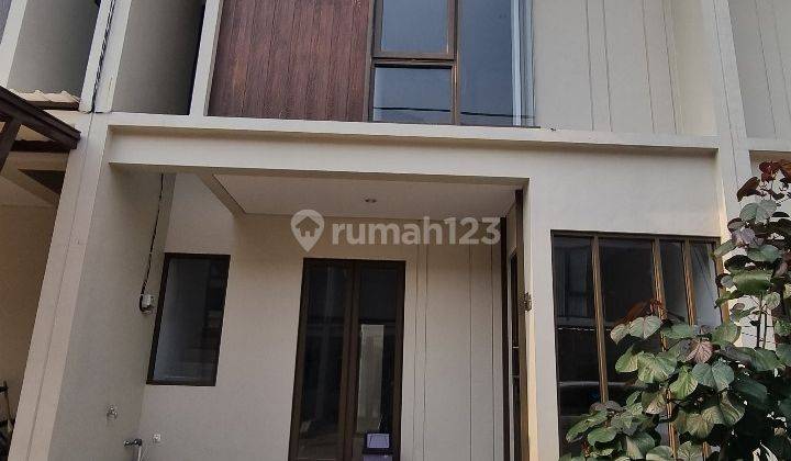 Sewa Rumah Bagus 2 Lantai di Springhill Yume Lagoon, Cisauk Tangerang  1