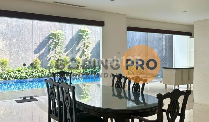 Walking to Pondok Indah Golf Course and 5 Minutes to the Mall