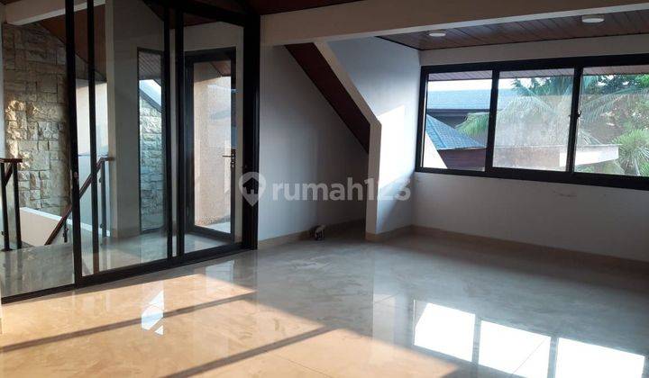 Rumah Modern Dan Baru 2,5 Lantai Di Lokasi Premium Di Lippo Karawaci  2