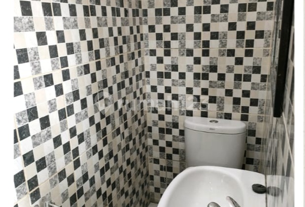 2-Story House on the Main Road Side, BSD Nusaloka, Ambon Street, BSD Serpong, South Tangerang, Banten 2-Story House on the Main Road Side, BSD Nusaloka, Ambon Street, BSD Serpong, South Tangerang, Banten