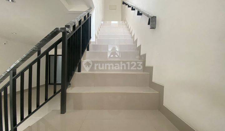 Rumah 2 Lantai 3+1 Kamar Cluster Baltimor Pik2  2