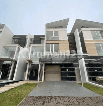 Disewakan Rumah 3 Lantai 12x40 di Cluster Mozart Golf Island 1