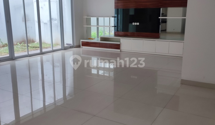 Luxurious and Ready to Occupy, Villa Bukit Regency 3 Pakuwon Indah, West Surabaya, East Java Luxurious and Ready to Occupy, Villa Bukit Regency 3 Pakuwon Indah, West Surabaya, East Java