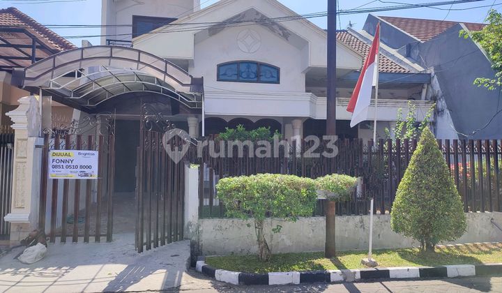 Ambyarr‼️Rumah dengan Row Jalan Lebar, Darmo Permai Selatan Surabaya Barat, Jawa Timur Ambyarr‼️Rumah dengan Row Jalan Lebar, Darmo Permai Selatan Surabaya Barat, Jawa Timur