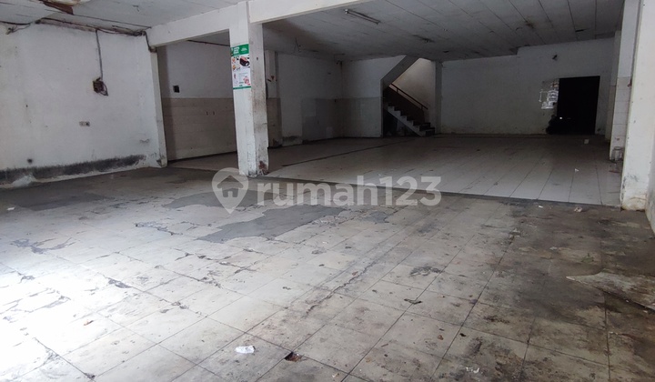 Zero Junction Shophouse, Strategic Location with Rear Access, Dukuh Kupang Main Road, West Surabaya, East Java 2