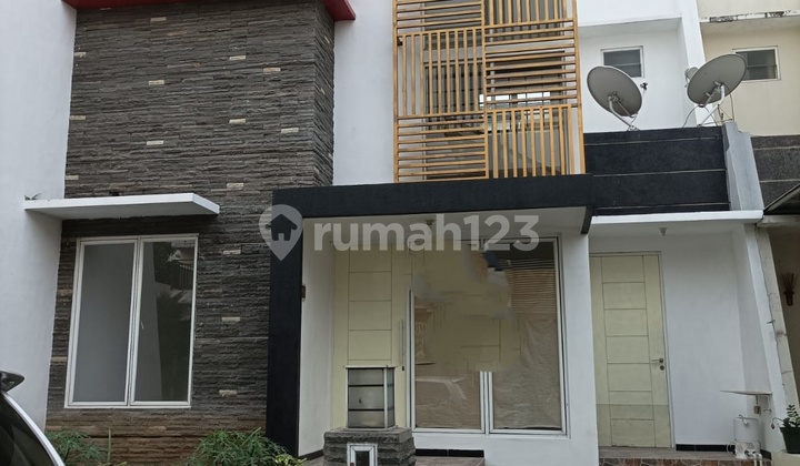 Rumah Baru 2 Lantai, La Diva Gree Hill, Menganti, Gresik, Jawa Timur Rumah Baru 2 Lantai, La Diva Gree Hill, Menganti, Gresik, Jawa Timur