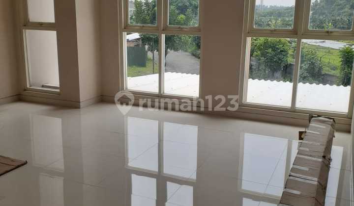 Royal Residence 2 Lantai Cluster Greenwich, Surabaya Barat, Jawa Timur Rumah SHM di Cluster Greenwich, Royal Residence, Sumur Welut, Lakarsantri, Kota Surabaya, Jawa Timur, Indonesia, 60215, Wiyung Butuh Minim Renovasi 2