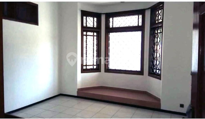 Row Jalan 3 Mobil, Rumah Ngantong, Daerah Satelit Indah, Surabaya Barat, Jawa Timur Rumah di Jl. Satelit Indah I Blok In No. 11, Tanjungsari, Sukomanunggal, Kota Surabaya, Jawa Timur, Indonesia, 60187, Sukomanunggal Bagus SHM 2