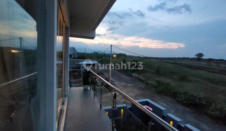 Villa Cantik Desain Modern Glass Dekat Terminal Kediri 6