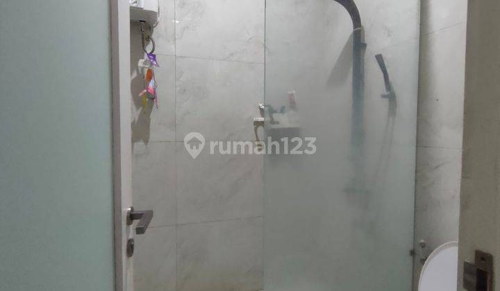 Villa Cantik Desain Modern Glass Dekat Terminal Kediri 8