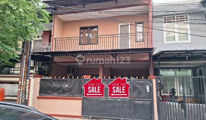 Di Jual Cepat Rumah Bagus Semi Furnished di Taman Palem 2