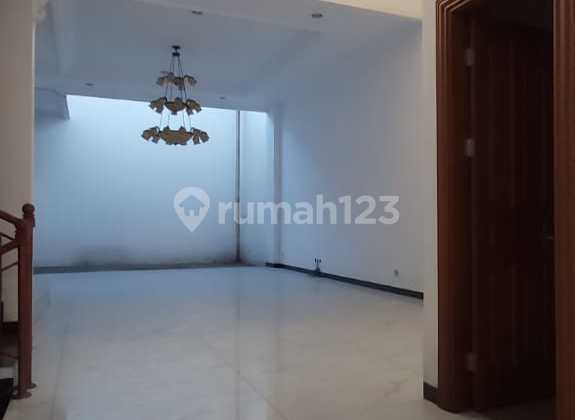 Dijual Rumah Di permata Buana. Luas Tanah 250m2. 1