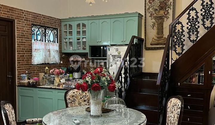 Rumah 2 lantai strategis Rumah 2 lantai strategis