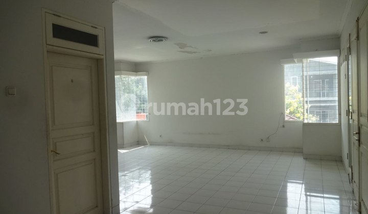 Diswakan Rumah Bagus di Menteng Lokasi Strategis dan Nyaman 2