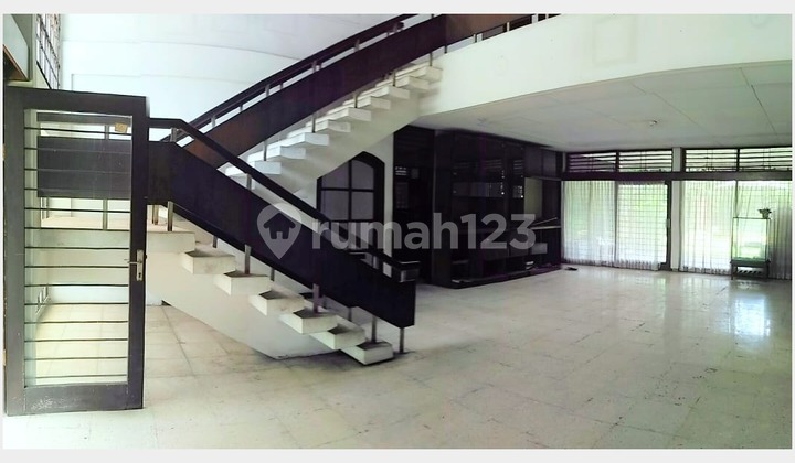 Dijual Rumah Lahan Luas di Kebayoran Lama Lokasi Strategis