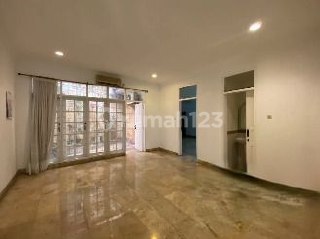 Disewakan Rumah Mewah di Kebayoran Baru Jakarta Selatan 2