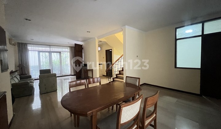 Disewakan Rumah Bagus Fully Furnished di Menteng Jakarta Pusat