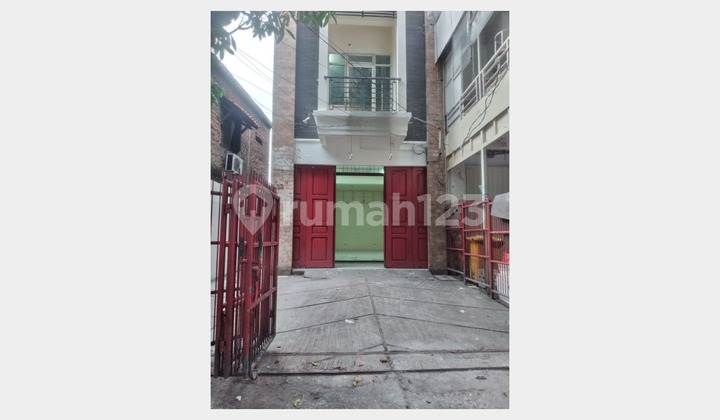Dijual Ruko 3 Lantai Lokasi Strategis Kebayoran Baru