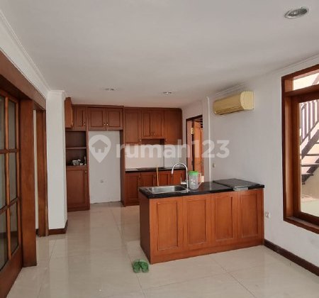 Disewakan Rumah Cantik di Menteng Lokasi Strategis 2