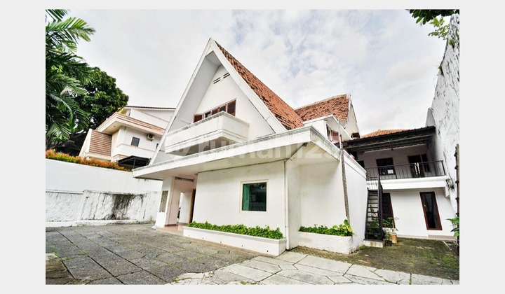 For Rent: Strategically Located and Comfortable House in Menteng For Rent: Strategically Located and Comfortable House in Menteng