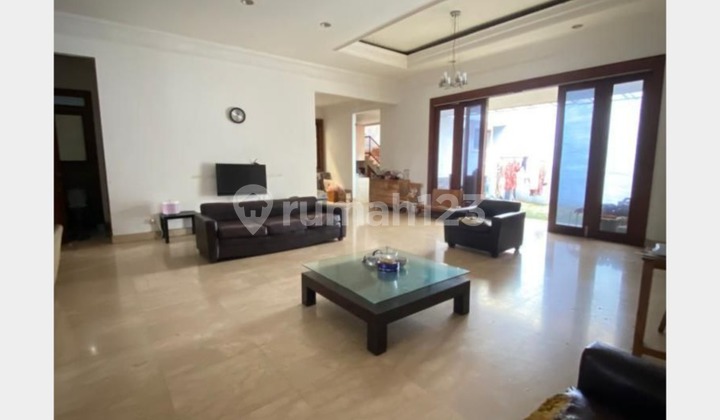 Dijual Rumah Mewah Lokasi Strategis di Kebayoran Baru 