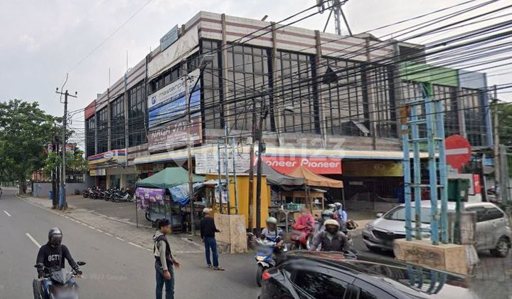 For Rent 3-Storey Shop House in Kebayoran Lama, South Jakarta 2