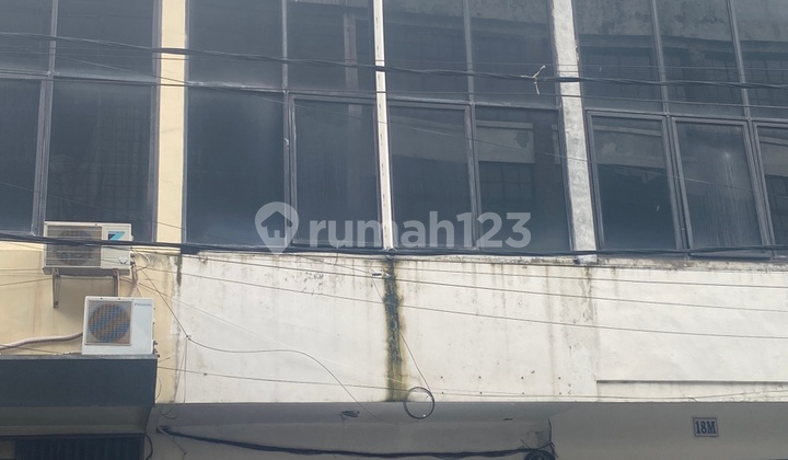 For Rent: 5-Story Shophouse in Menteng, Strategic and Comfortable Location 2